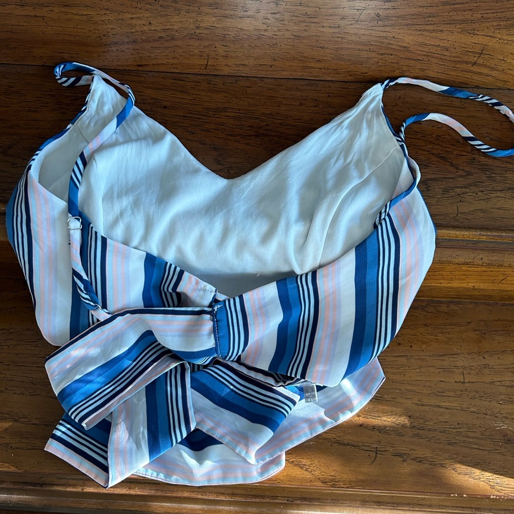Size small - Picture 2 of 2
